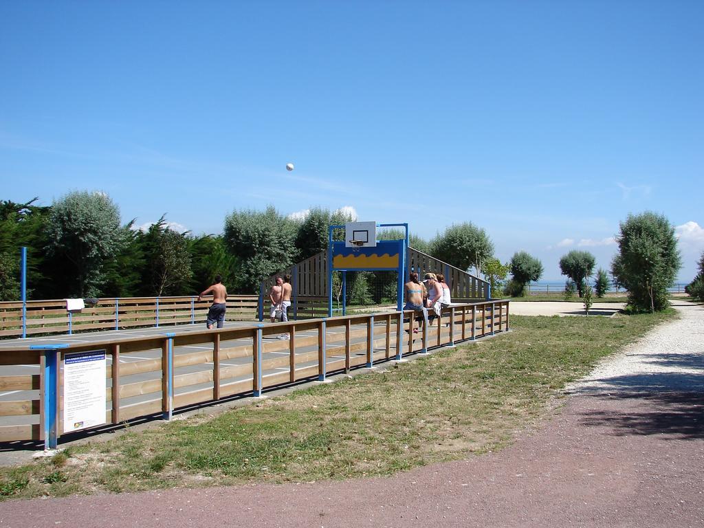 Camping Phare Ouest Saint-Denis-dʼOléron Kültér fotó