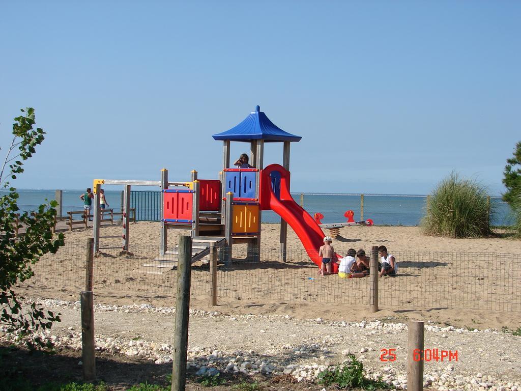 Camping Phare Ouest Saint-Denis-dʼOléron Kültér fotó