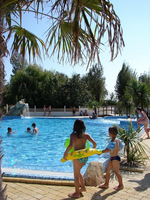 Camping Phare Ouest Saint-Denis-dʼOléron Kültér fotó