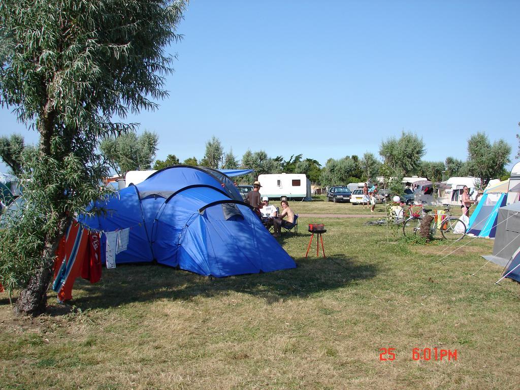 Camping Phare Ouest Saint-Denis-dʼOléron Kültér fotó