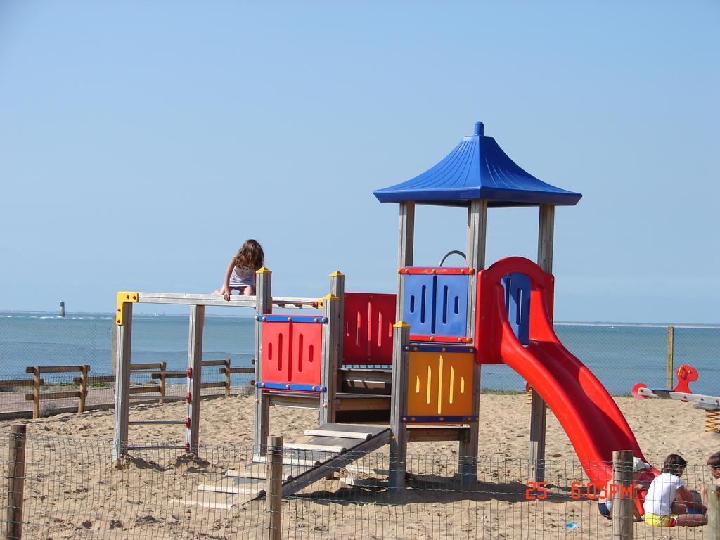 Camping Phare Ouest Saint-Denis-dʼOléron Kültér fotó